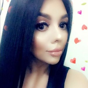 Meet your Posher, Claudia